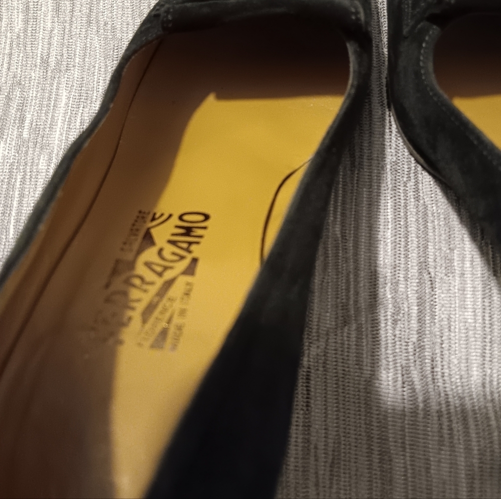 Ferragamo Black Suede Loafer Pumps Heels Sz 8 - Picture 13 of 14